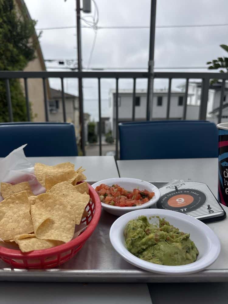 Wahoo's Fish Tacos happy hour