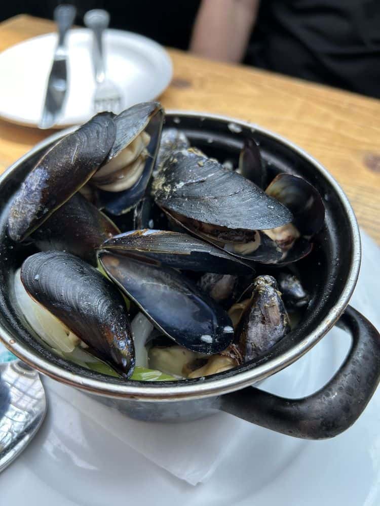 Brussels Bistro happy hour